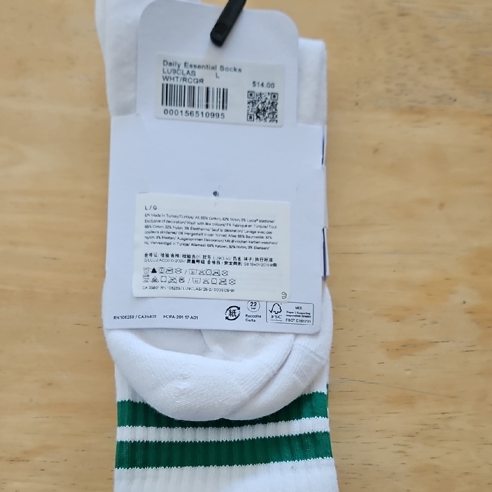 LULEKEMON CREW LENGTH SOCKS - Picture 6 of 10